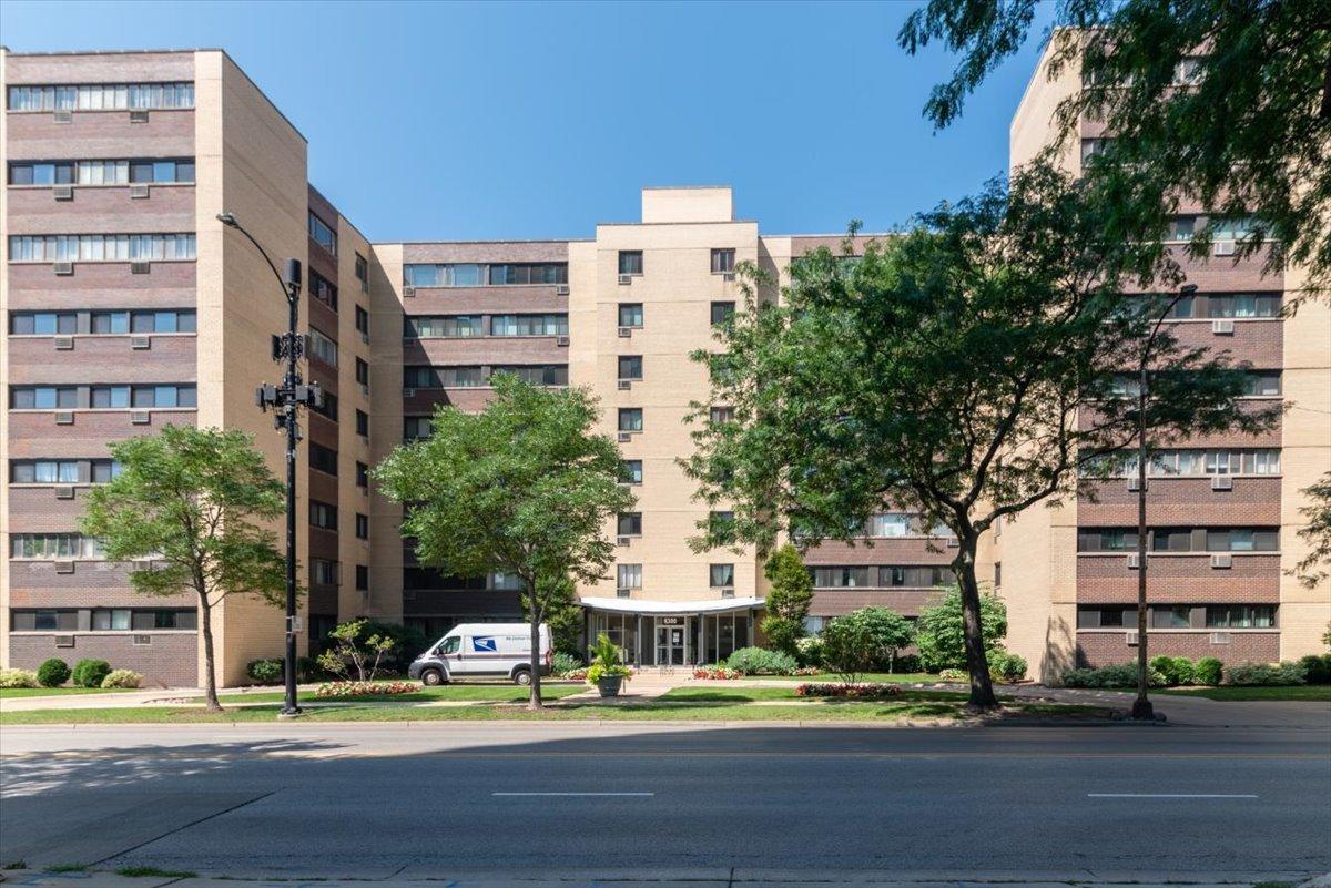 6300 N Sheridan Rd. #710, Chicago, IL 60660