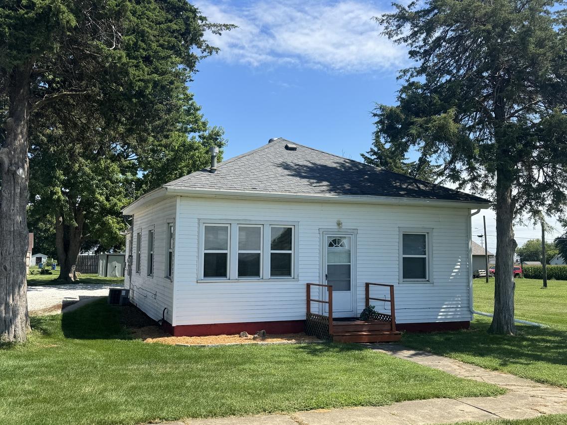 306 S 4th St., Cherry, IL 61317