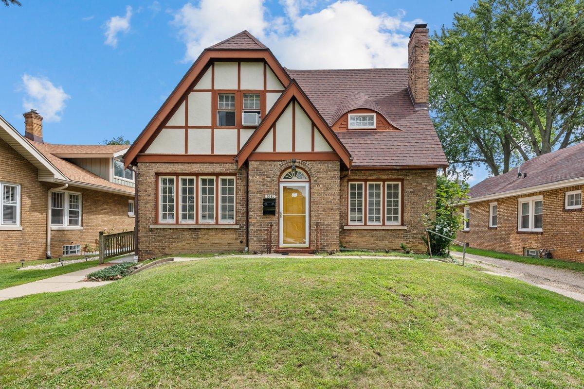 1331 N Ash St., Waukegan, IL 60085
