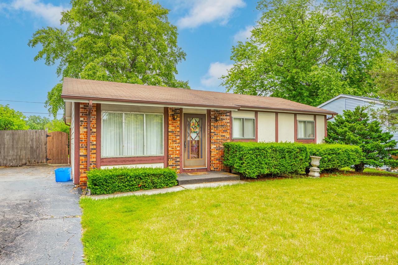 132 N Ashbury Ave., Bolingbrook, IL 60440