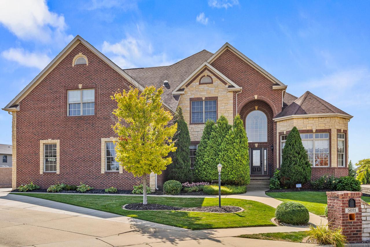 5021 Chestnut Grove Dr., Champaign, IL 61822