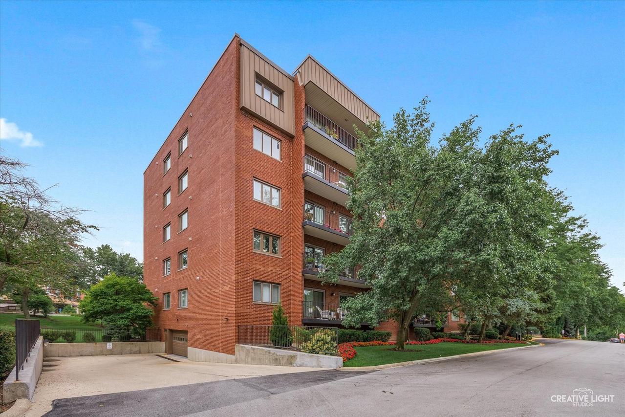127 Acacia Cir. #203, Indian Head Park, IL 60525