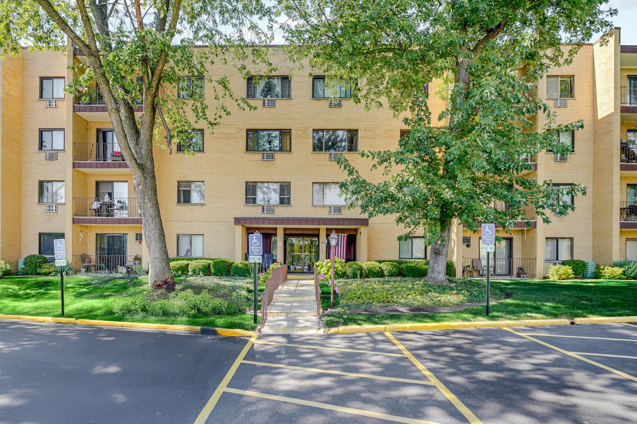 6670 S Brainard Ave. #402, Countryside, IL 60525