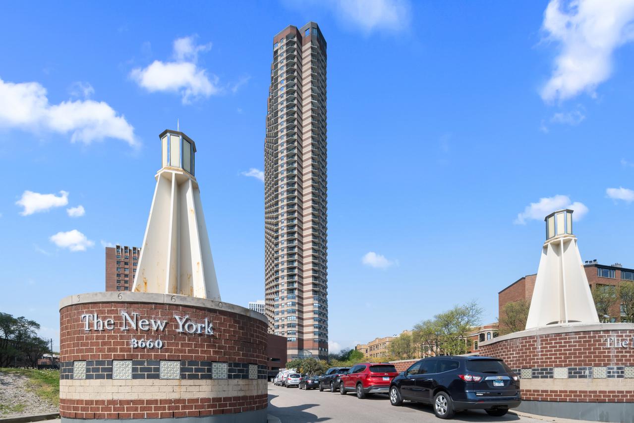 3660 N Lake Shore Dr. #2305, Chicago, IL 60613