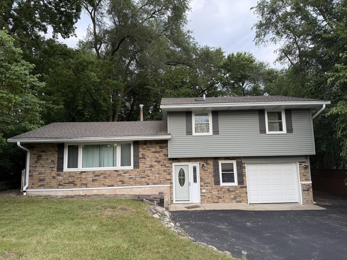 26307 W Grass Lake Rd., Antioch, IL 60002