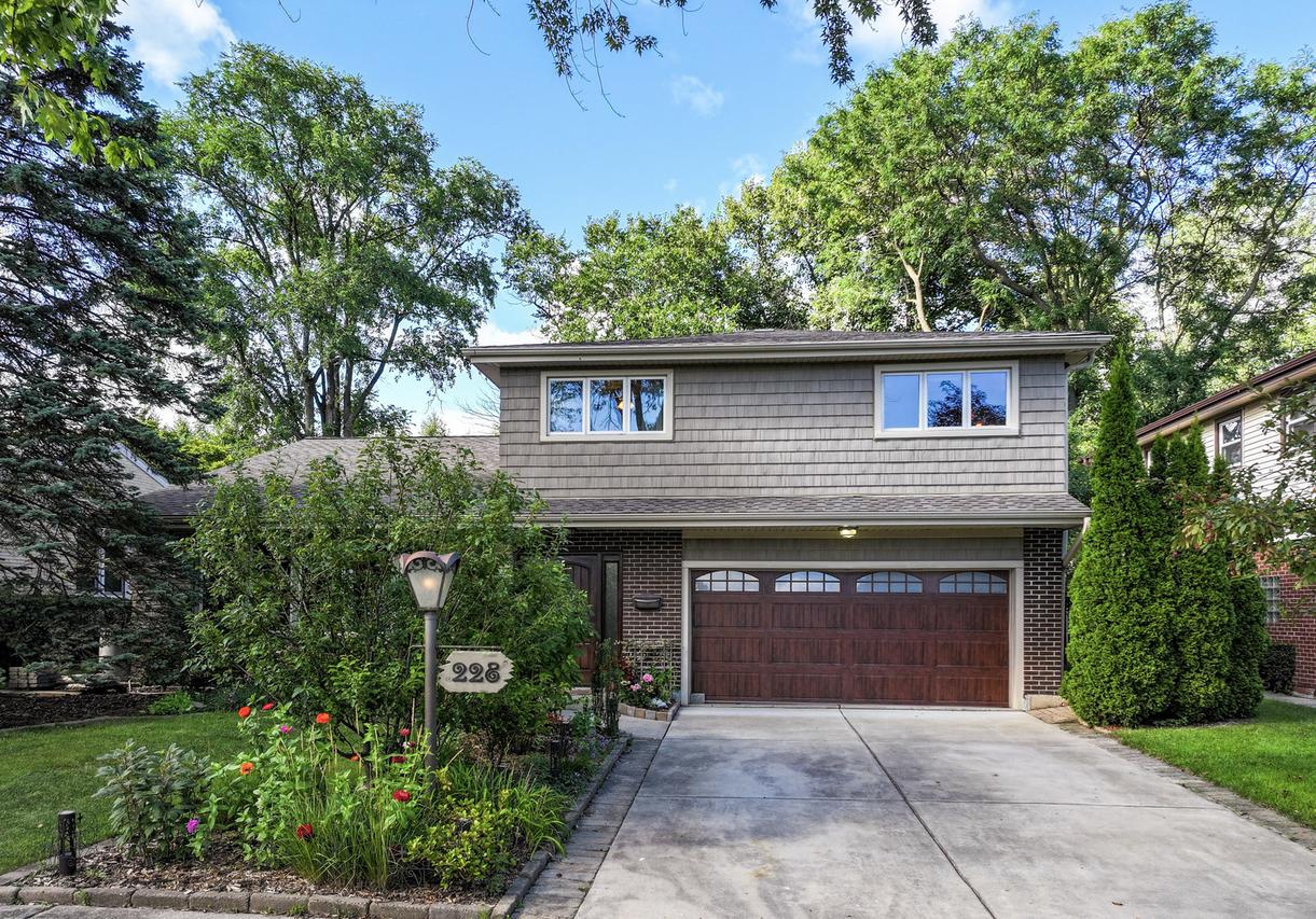 228 Mark Dr., Glenview, IL 60025