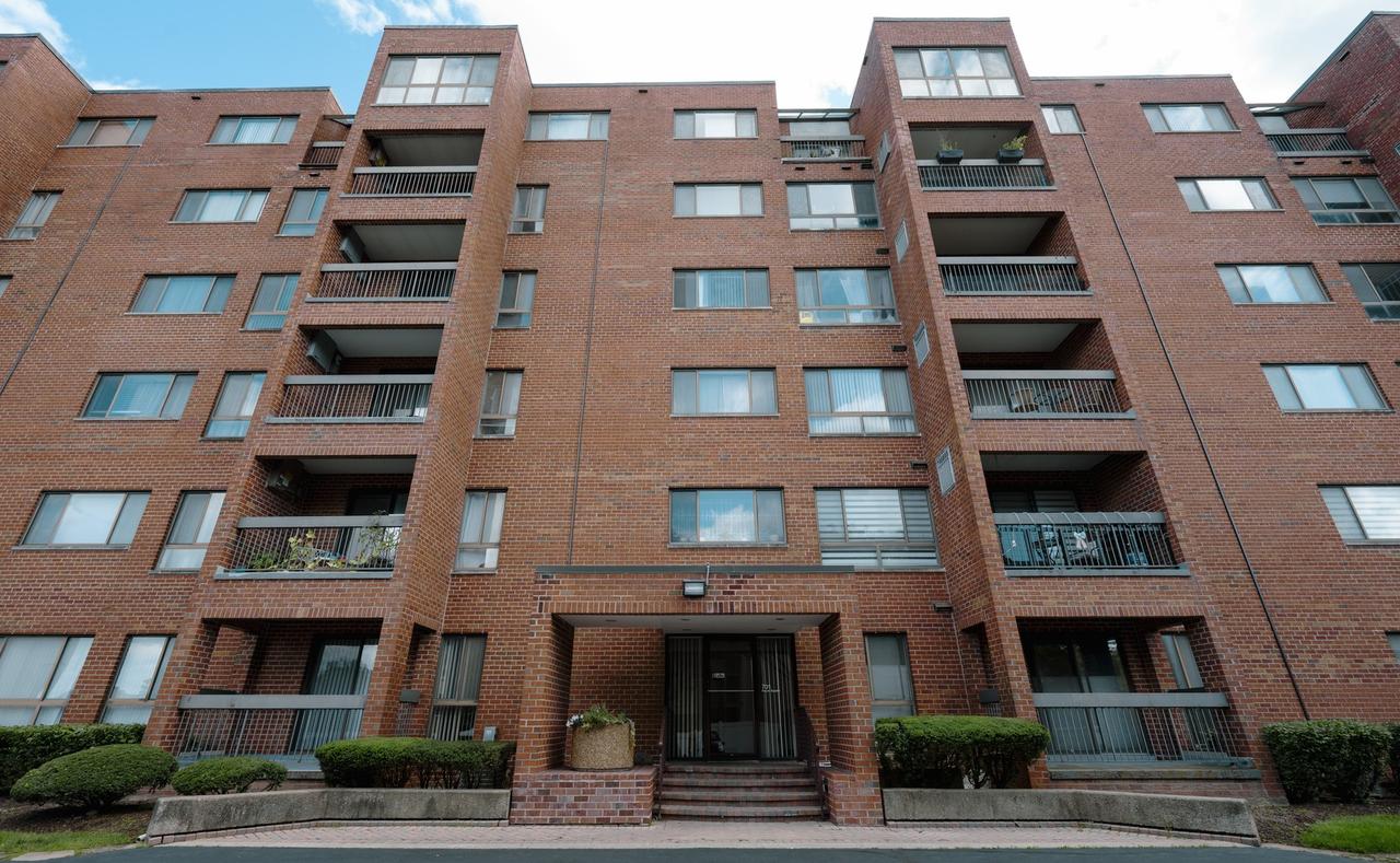 701 Forum Sq. #106, Glenview, IL 60025