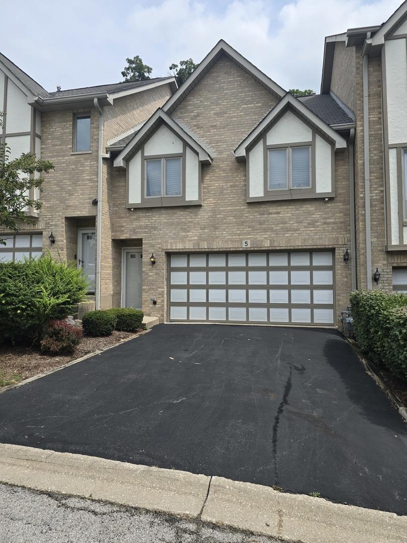 5 S Cliffside Dr., Willow Springs, IL 60480