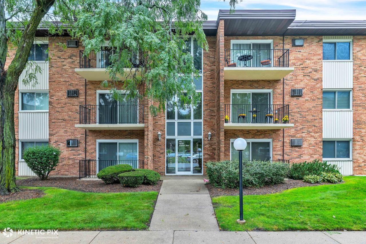 9720 S Karlov Ave. #202, Oak Lawn, IL 60453