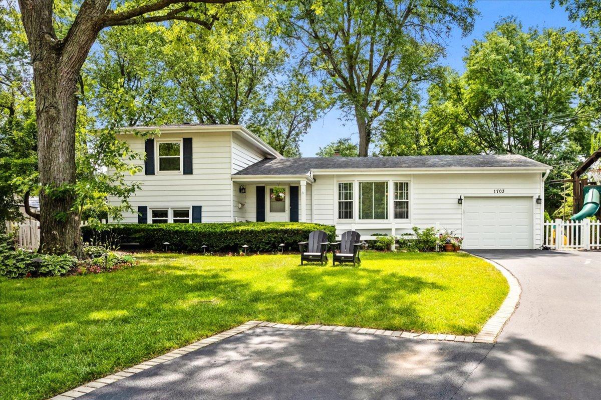 1703 Chatham Cir., Deerfield, IL 60015