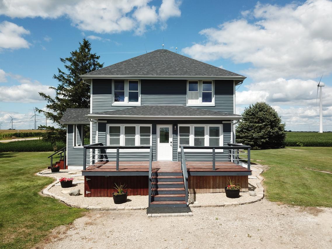 10640 S Johnny Run Rd., Kinsman, IL 60437