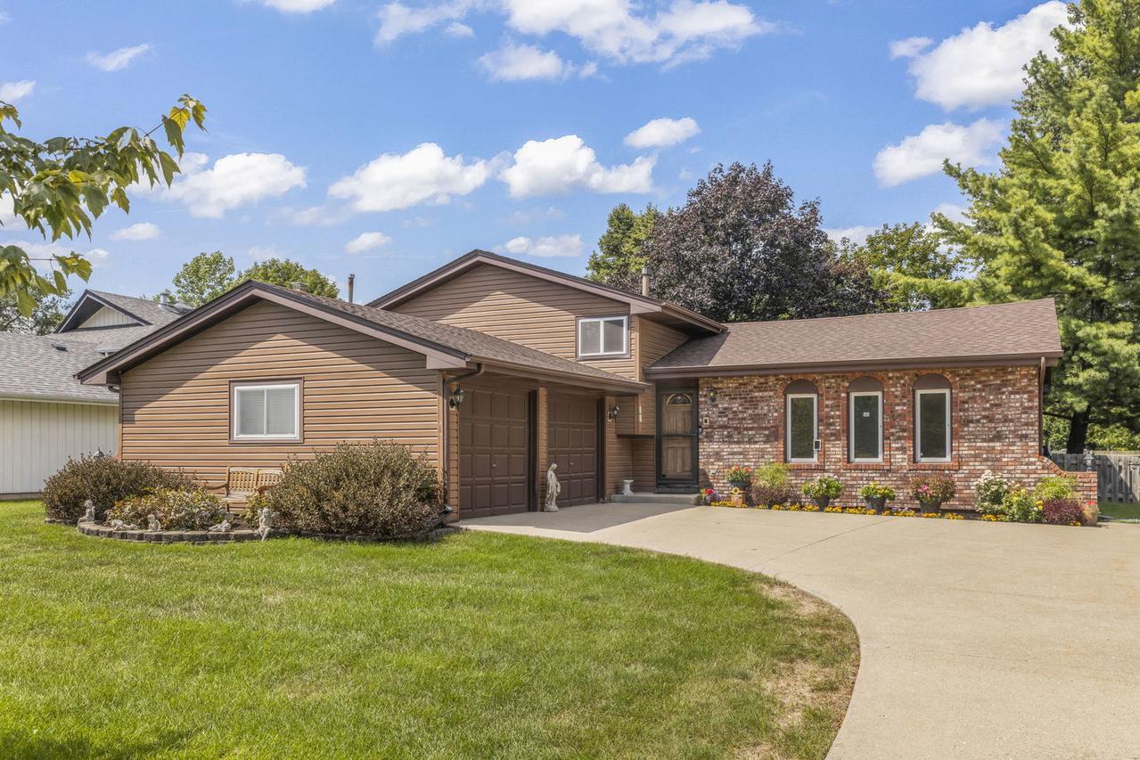 1135 Hidden Spring Dr., Naperville, IL 60540