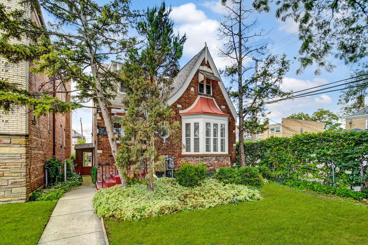 7114 S Mozart St., Chicago, IL 60629