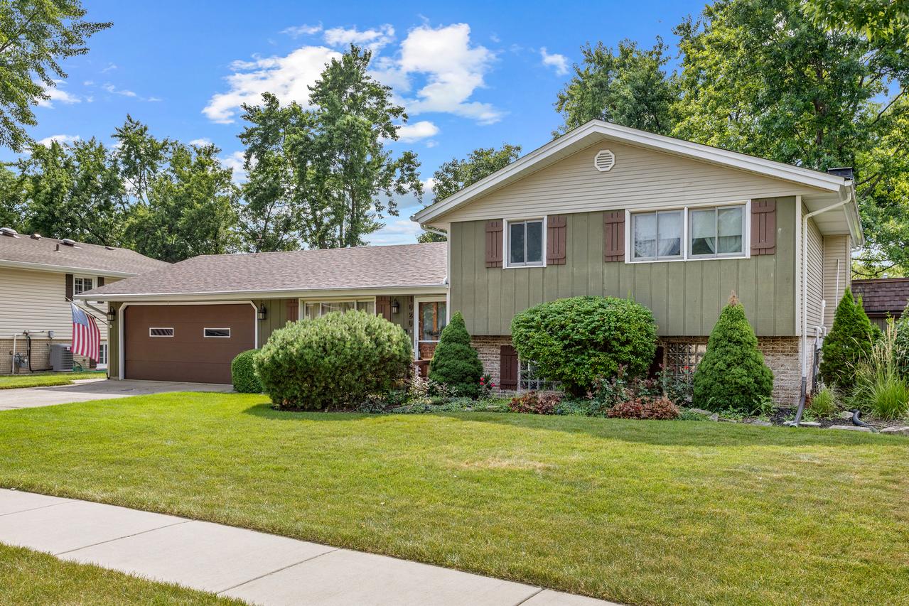 1020 Webster Ln., Schaumburg, IL 60193