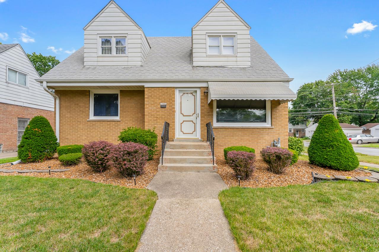 17557 Burnham Ave., Lansing, IL 60438
