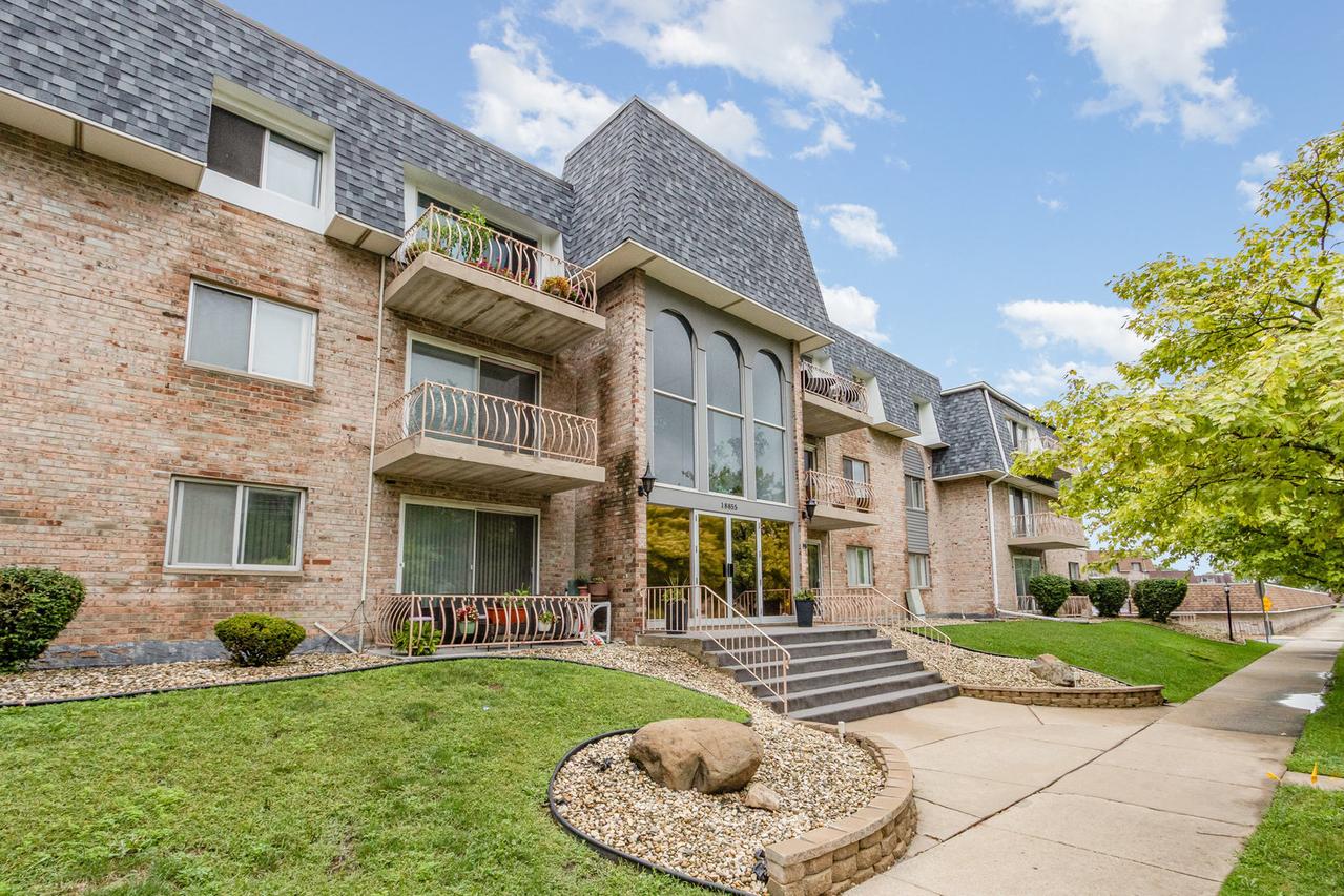 18855 Burnham Ave. #234, Lansing, IL 60438