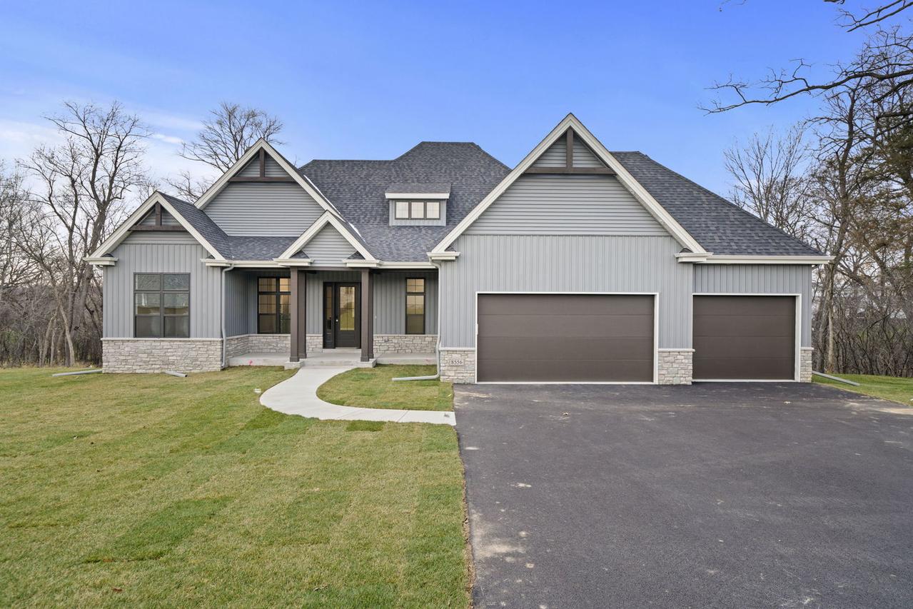 8556 Carberry Ln., Roscoe, IL 61073