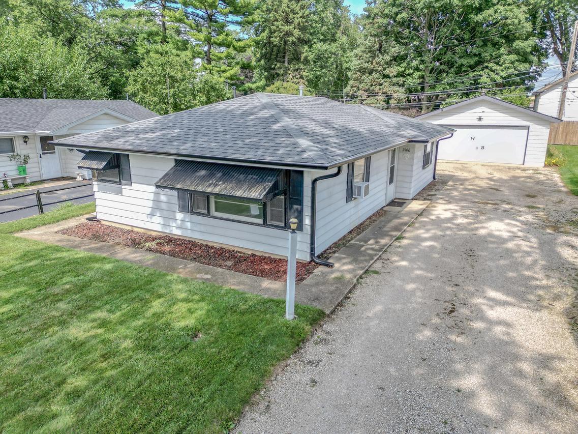 2100 Greengold St., Crest Hill, IL 60403