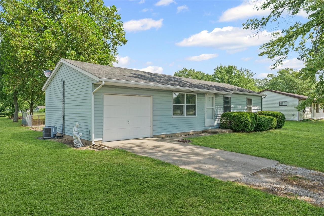 313 W Lincoln Ave., Ogden, IL 61859
