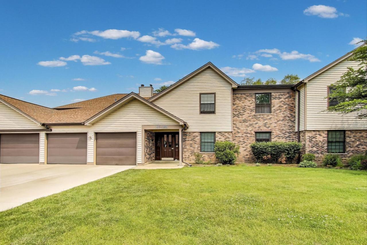 738 Hapsfield Ln. #7A2, Buffalo Grove, IL 60089