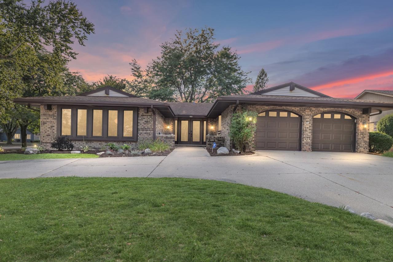320 Natwick Ln., Schaumburg, IL 60193