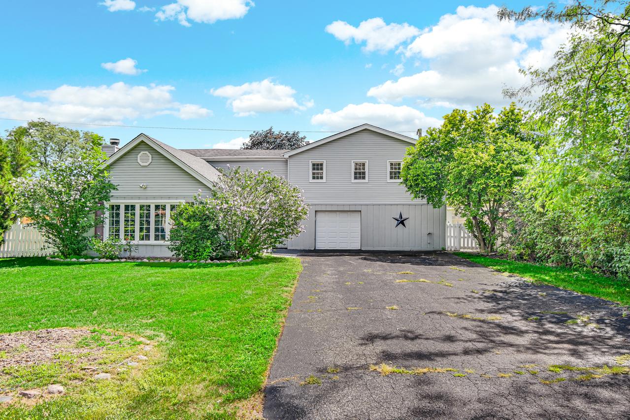 10409 S 83rd Ave., Palos Hills, IL 60465