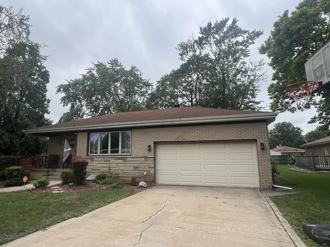 18724 Sherman St., Lansing, IL 60438