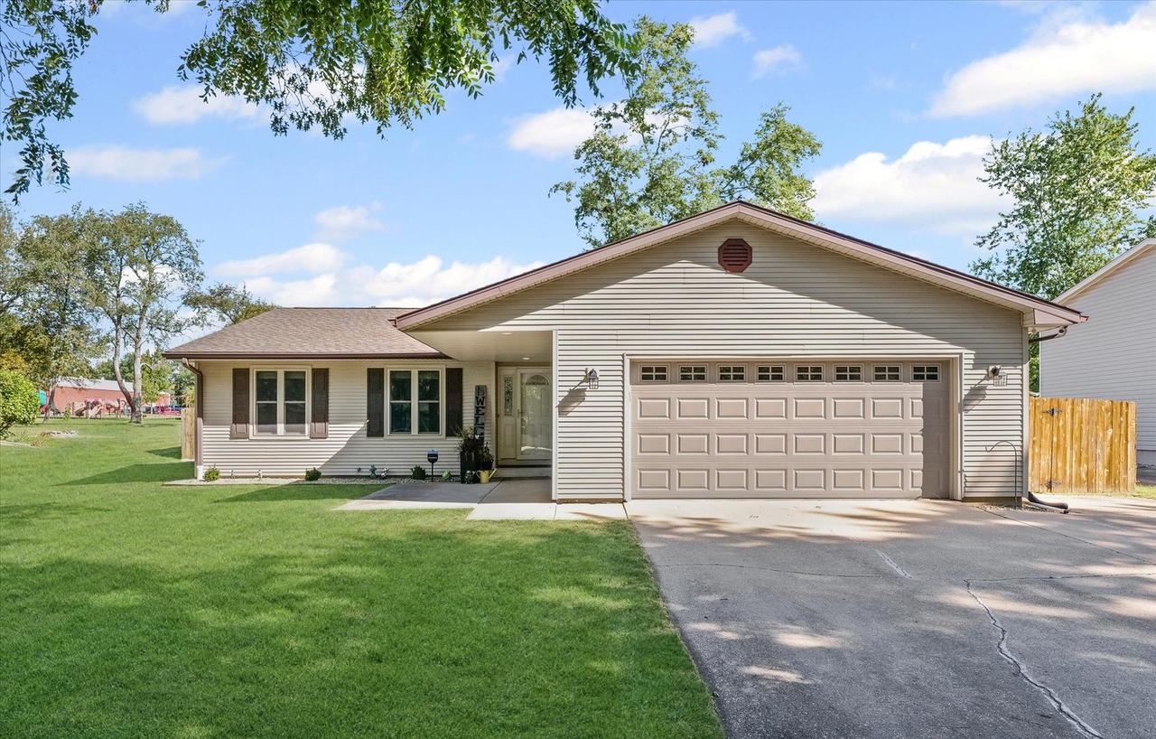 608 W Dianne Ln., Mahomet, IL 61853