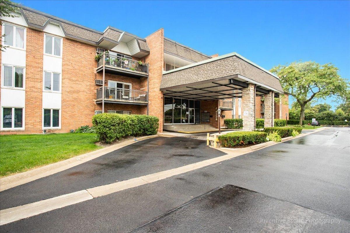 4224 Saratoga Ave. #J105, Downers Grove, IL 60515