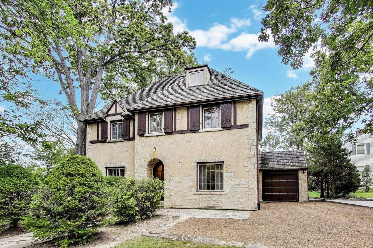 835 Yale Ln., Highland Park, IL 60035