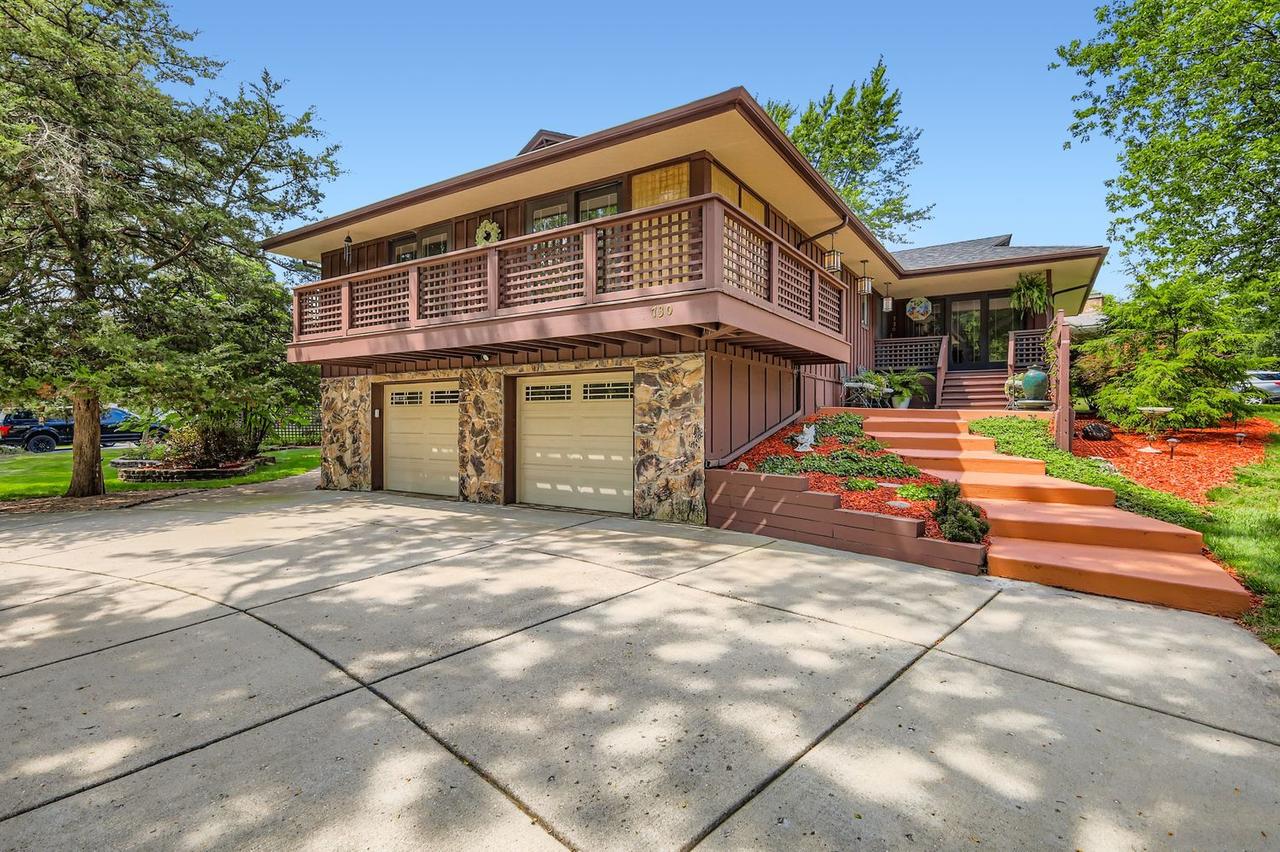 730 Lexington Ave., Roselle, IL 60172