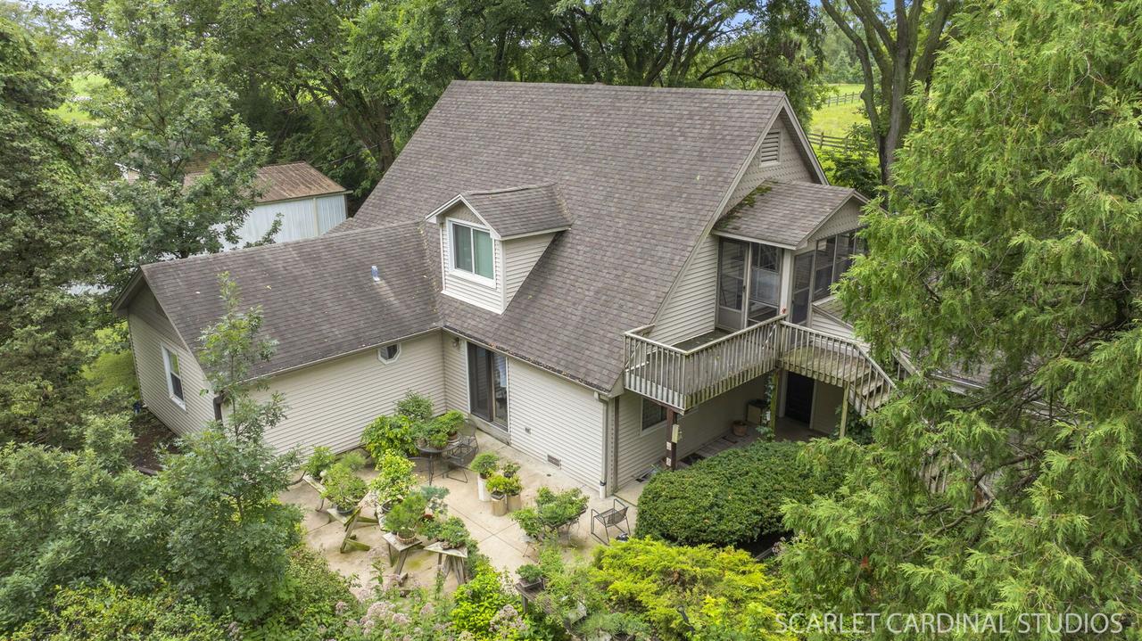 27W376 Hoy Rd., Warrenville, IL 60555