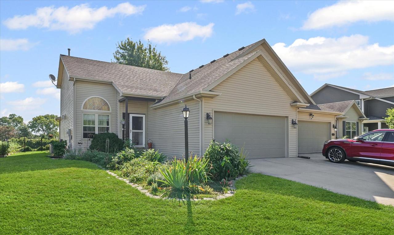 822 Sedgegrass Dr., Champaign, IL 61822