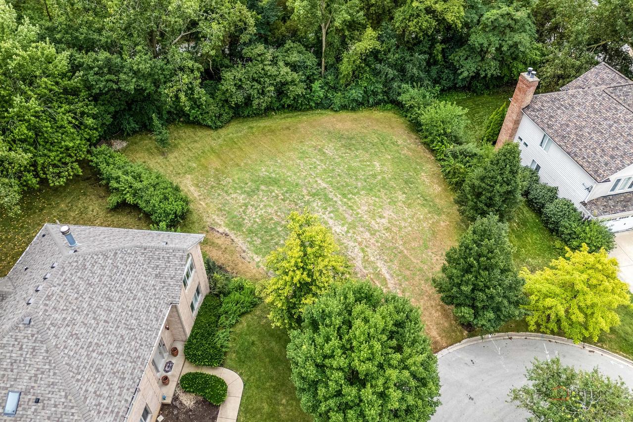 1023 Pine Grove Ct., Vernon Hills, IL 60061