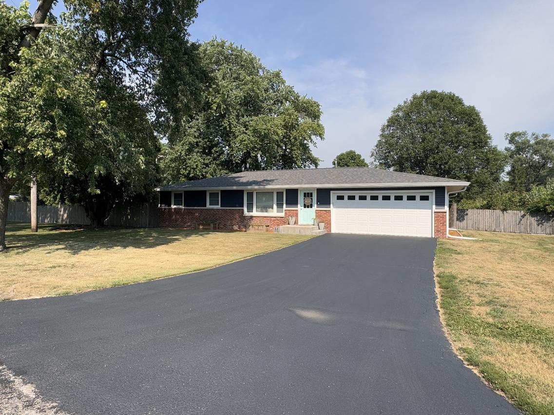 102 S Apple St., White Heath, IL 61884