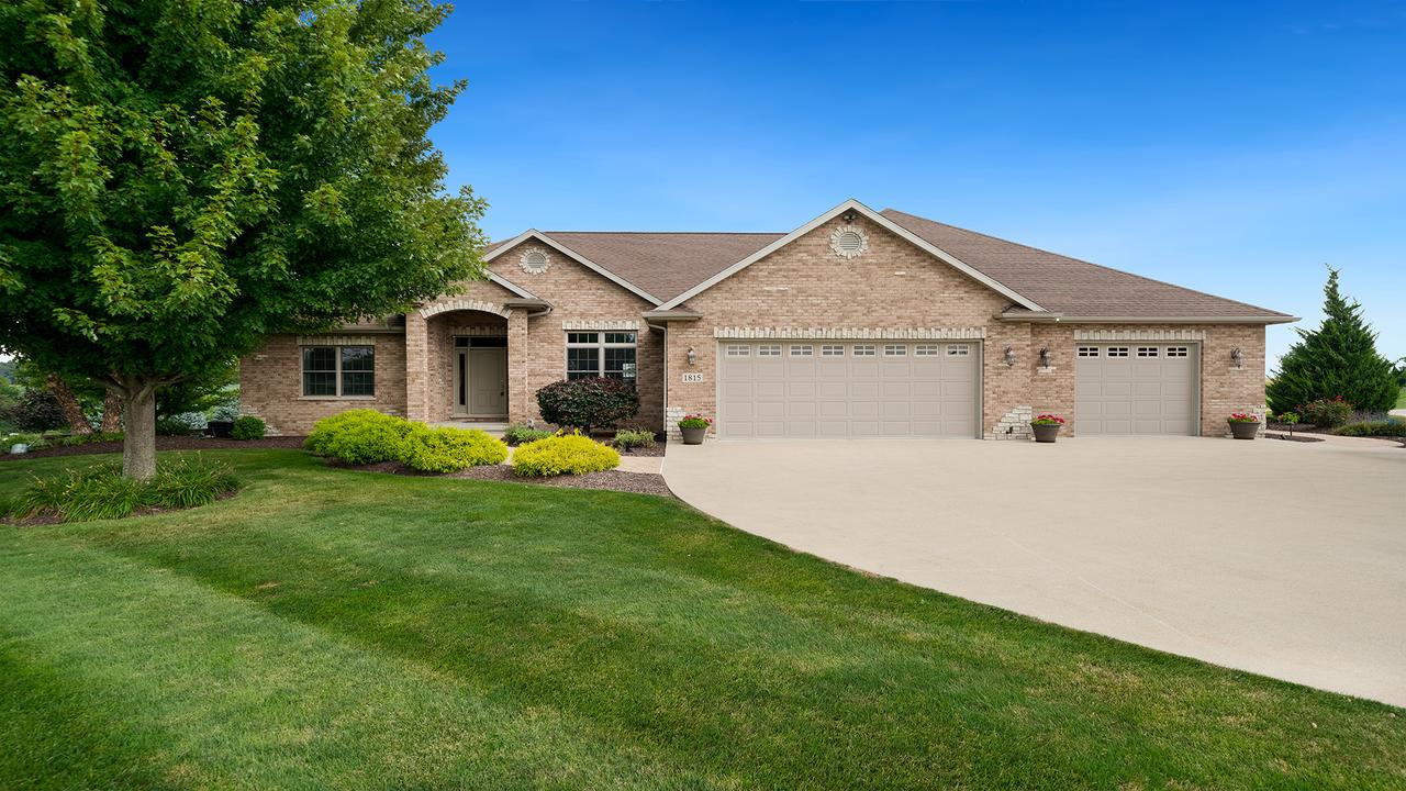 1815 White Pines Dr., Dixon, IL 61021