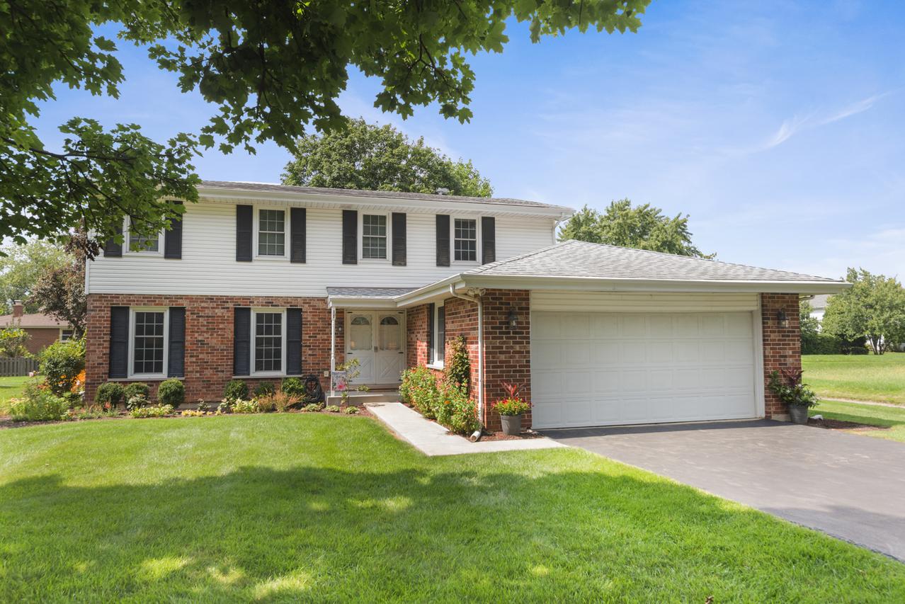 7704 Queens Ct., Downers Grove, IL 60516