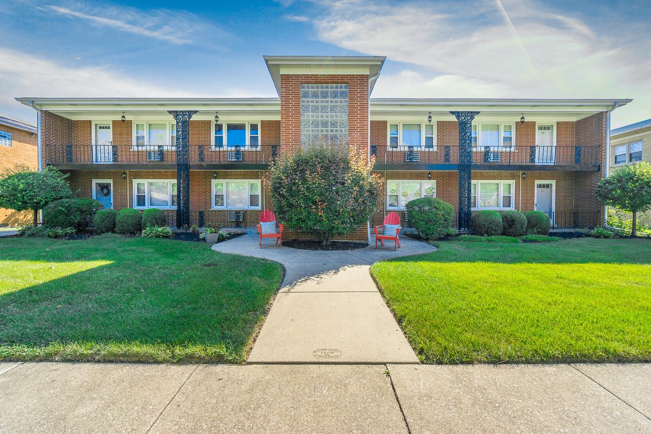 1427 Homestead Rd. #F, La Grange Park, IL 60526