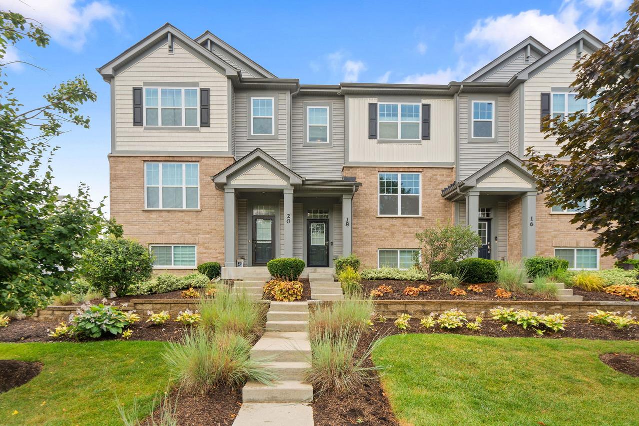 18 E Heritage Ct., Arlington Heights, IL 60004