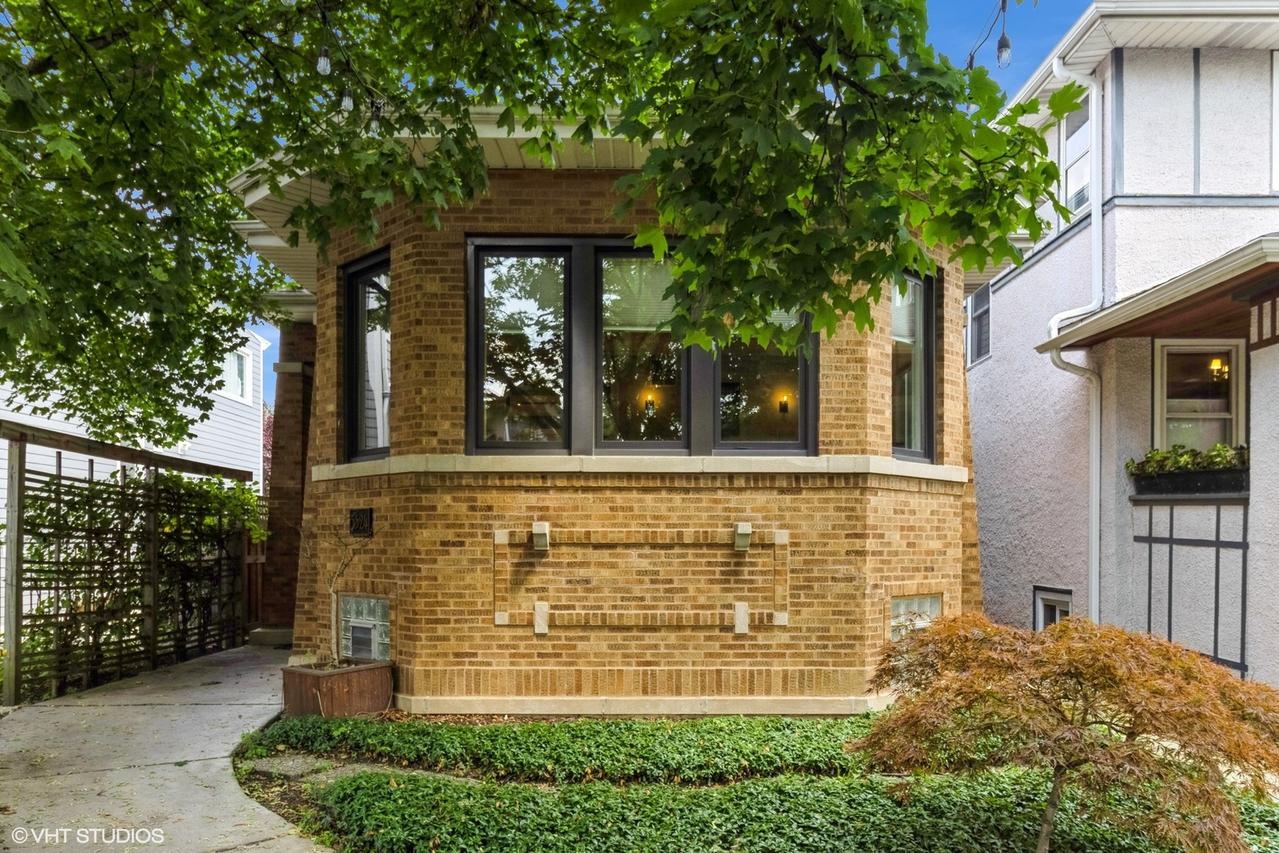 5324 W Warner Ave., Chicago, IL 60641