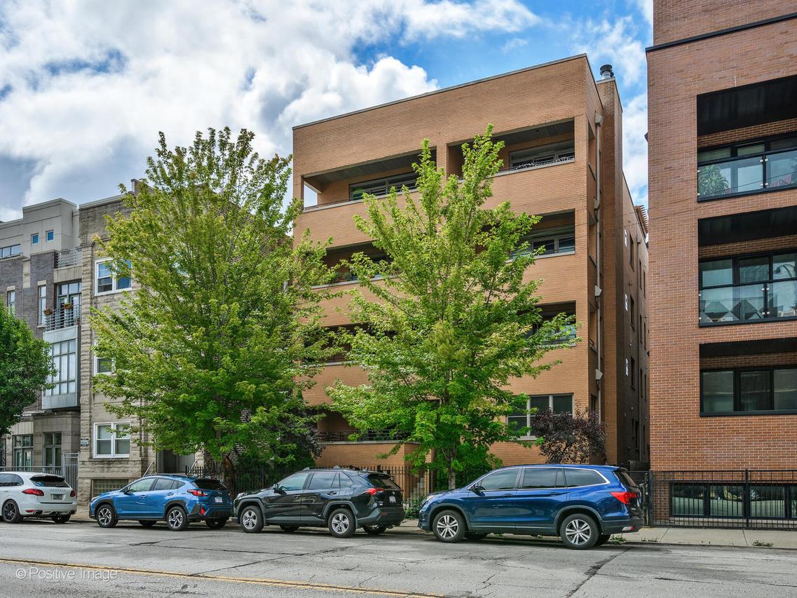 1425 W Grand Ave. #1E, Chicago, IL 60622