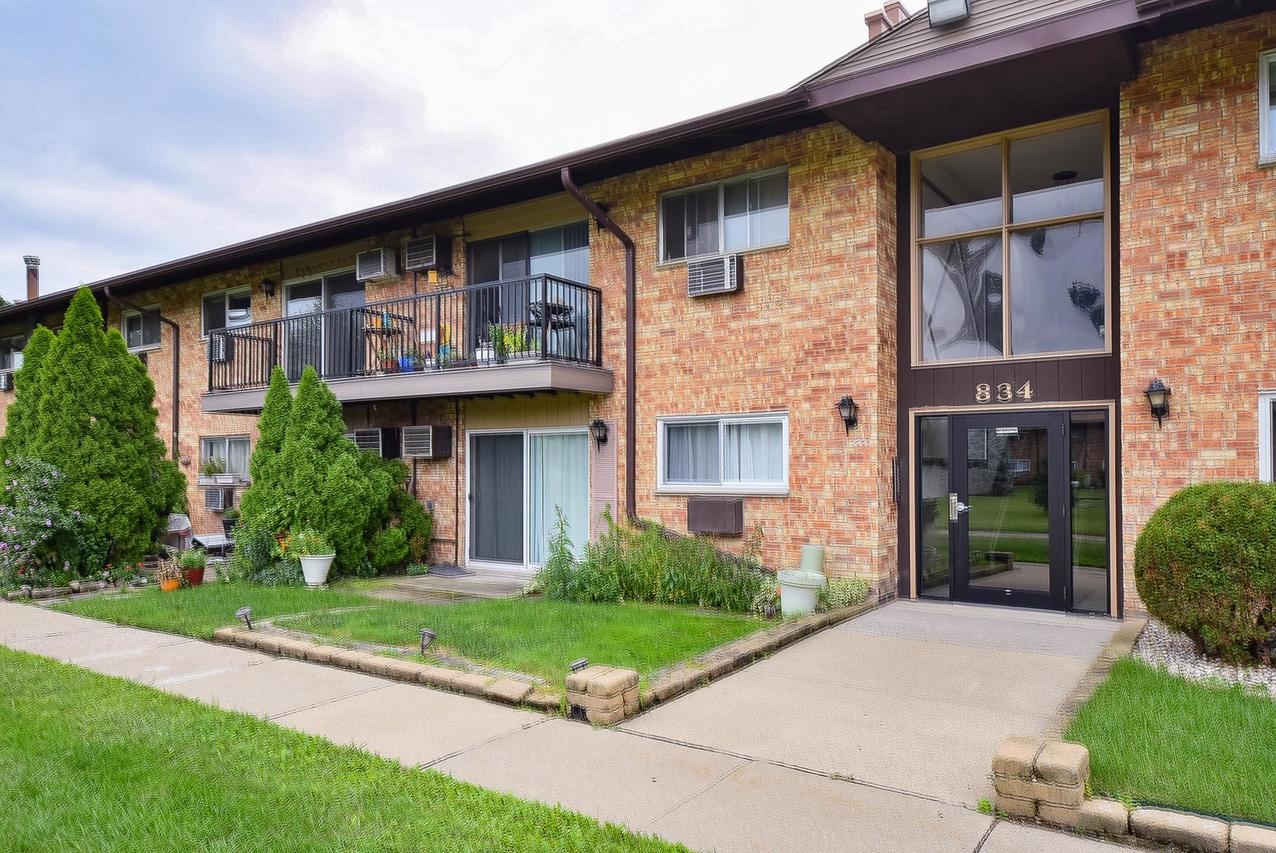 834 E Old Willow Rd. #210, Prospect Heights, IL 60070