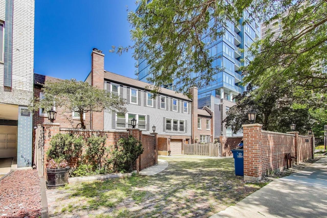 468 W Belmont Ave., Chicago, IL 60657