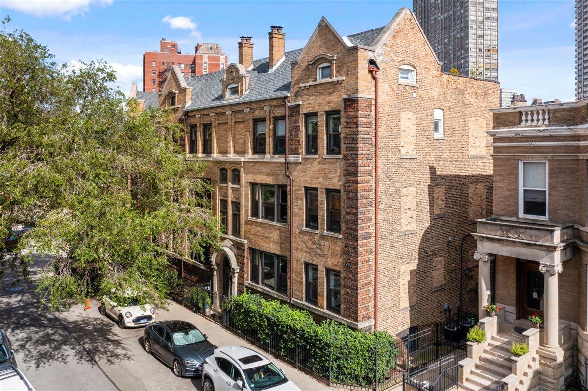 817 W Cuyler Ave. #1W, Chicago, IL 60613