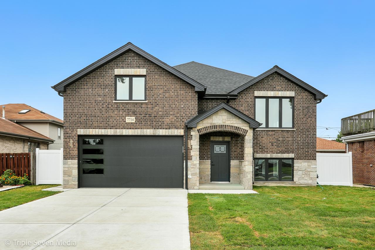 7710 Lawler St., Burbank, IL 60459
