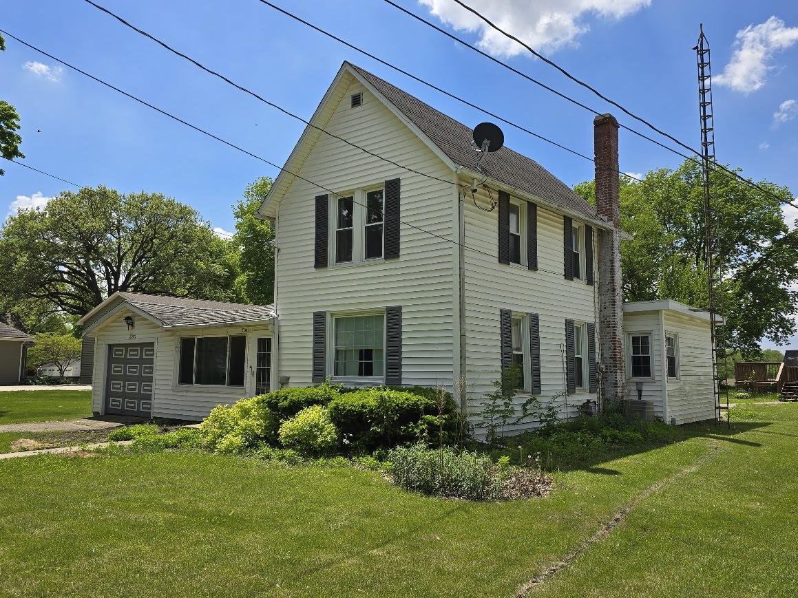 320 N Pearl St., Forrest, IL 61741