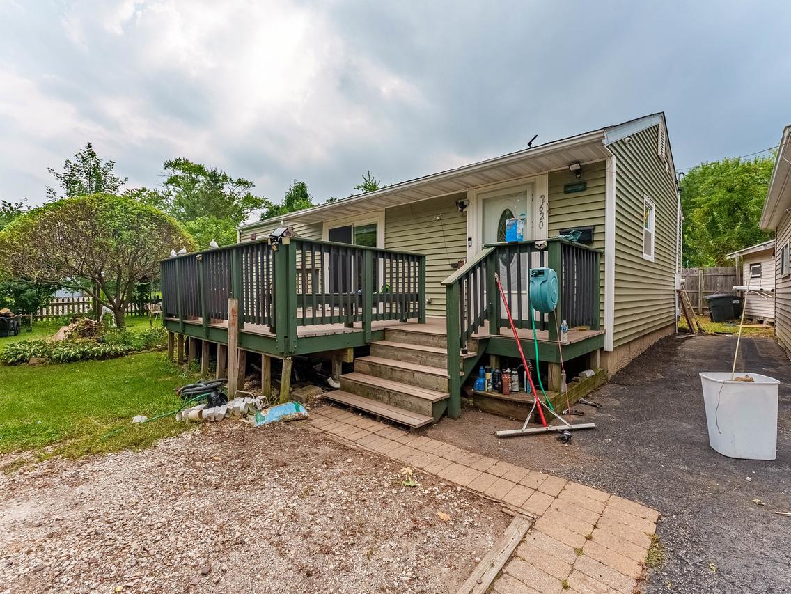 2620 Yeoman St., Waukegan, IL 60087