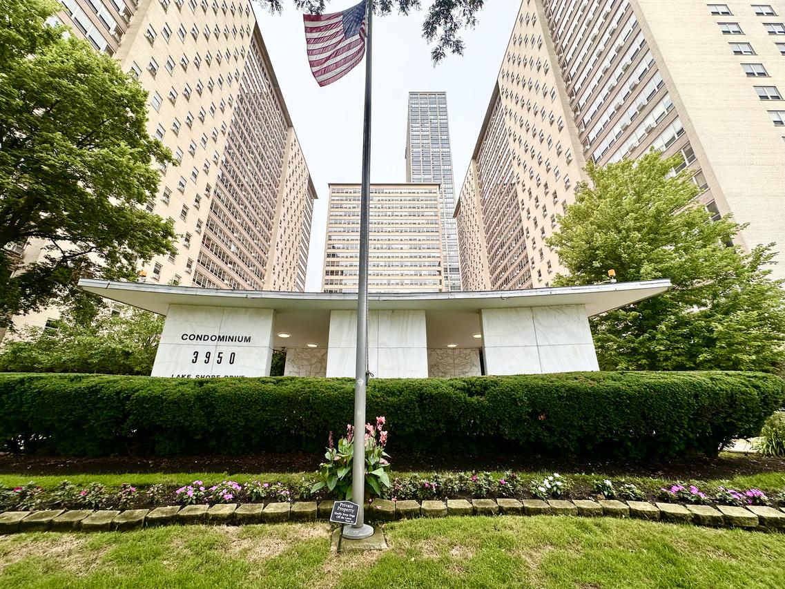 3950 N Lake Shore Dr. #724, Chicago, IL 60613