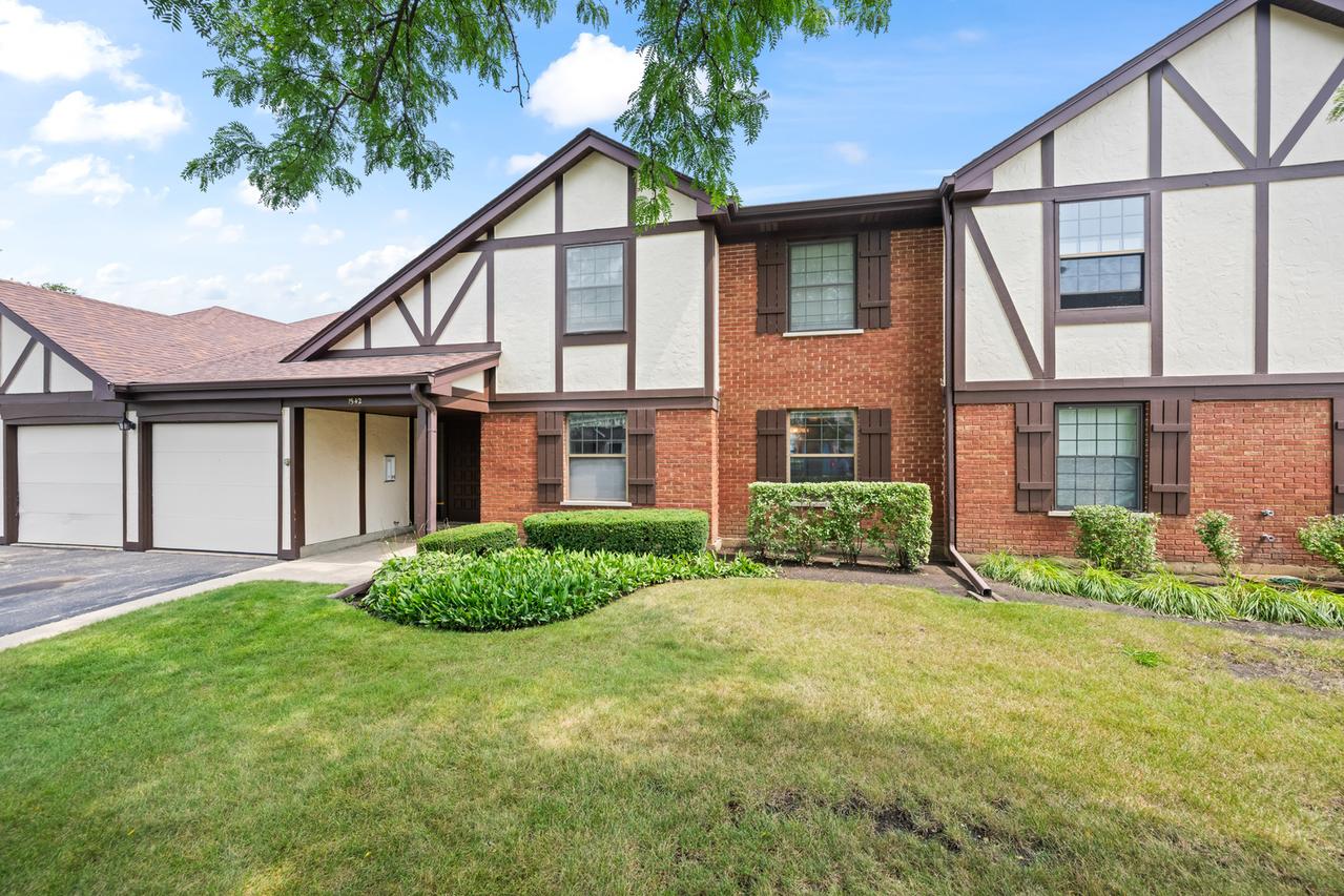 1542 Springview Ct. #B1, Wheeling, IL 60090