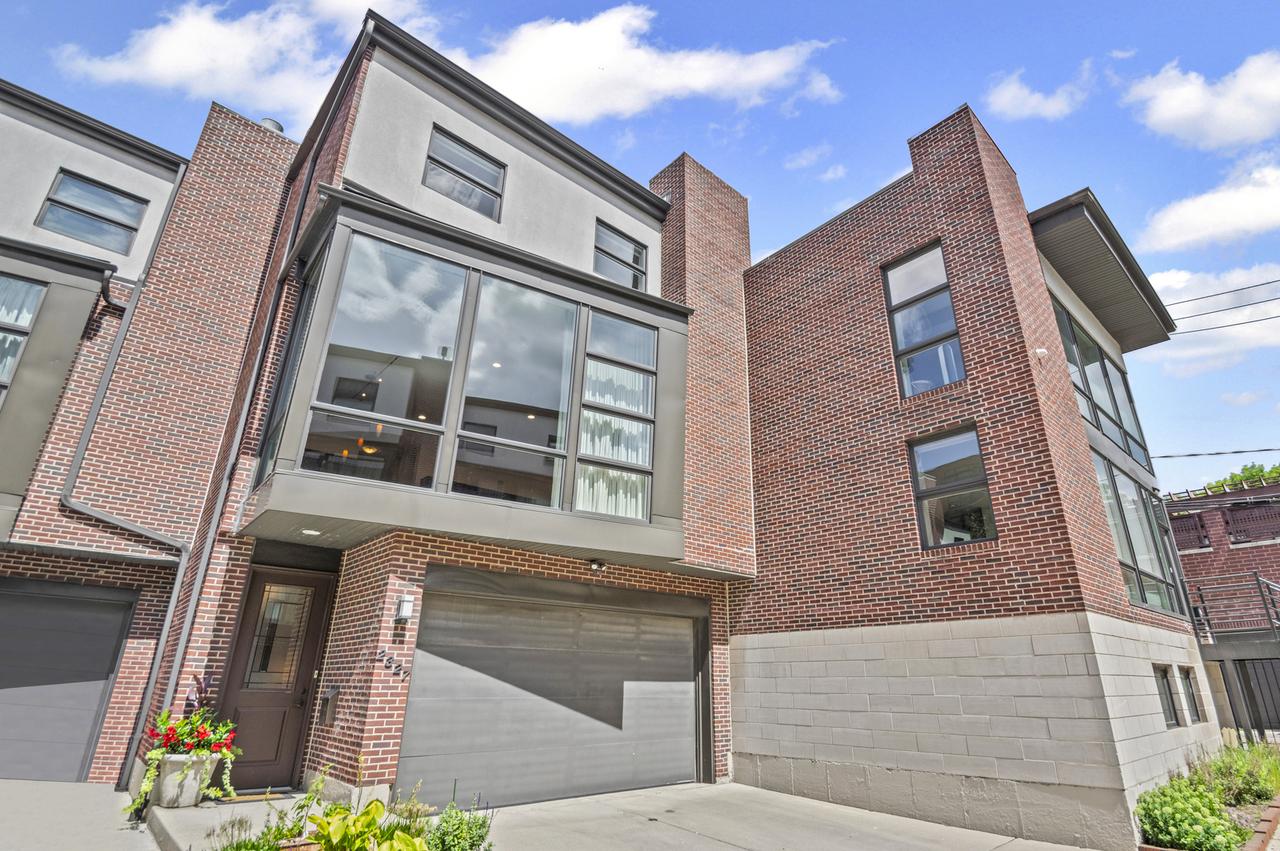 2327 N Bosworth Ave., Chicago, IL 60614